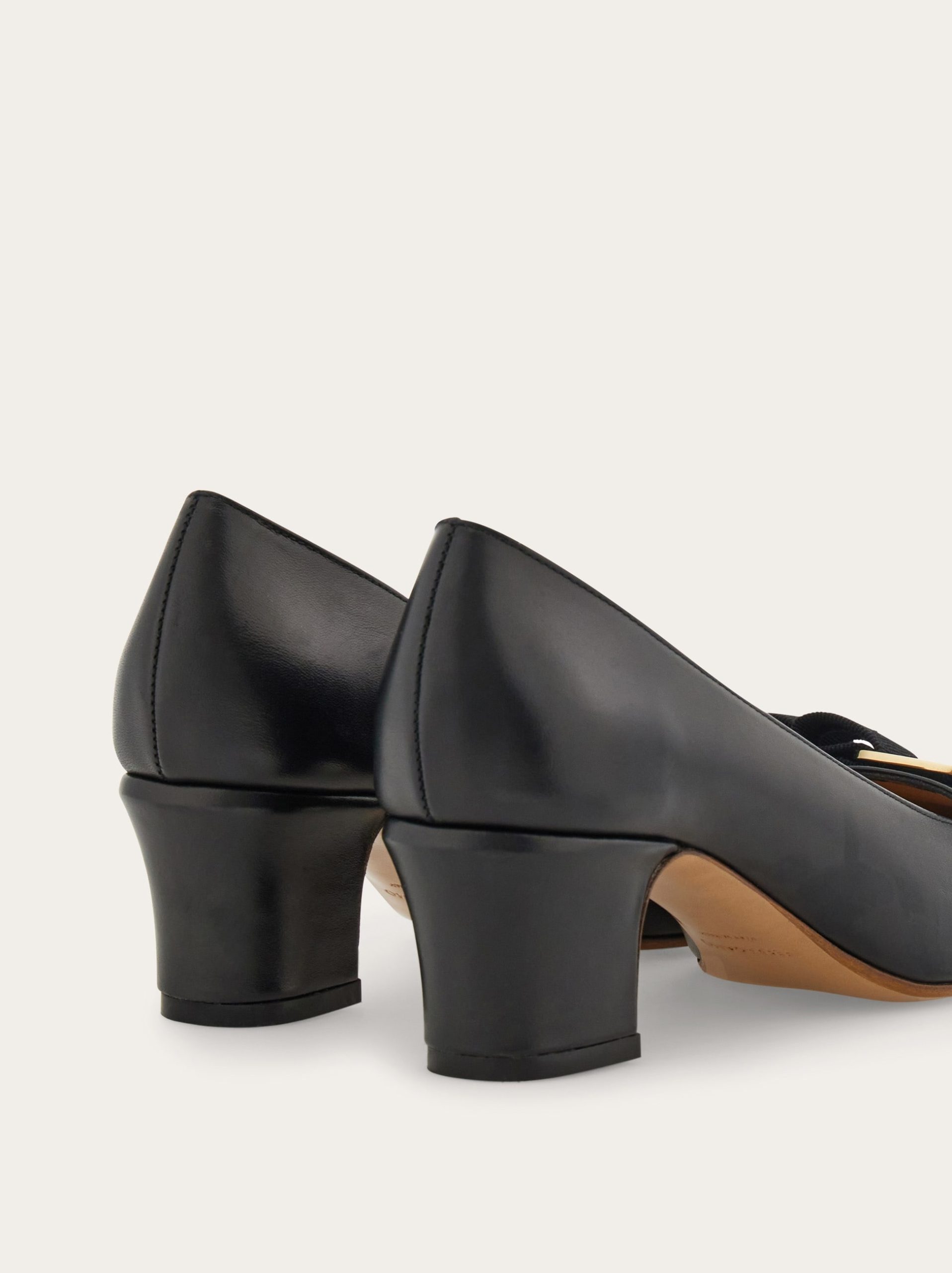 Ferragamo Vara bow block heel pump - Image 5